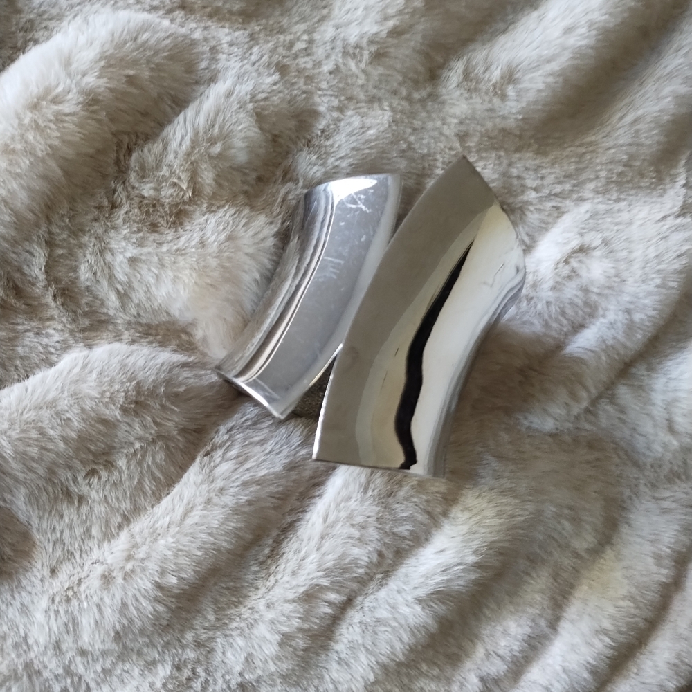 Womens  Elegant Silver Metal Cuff